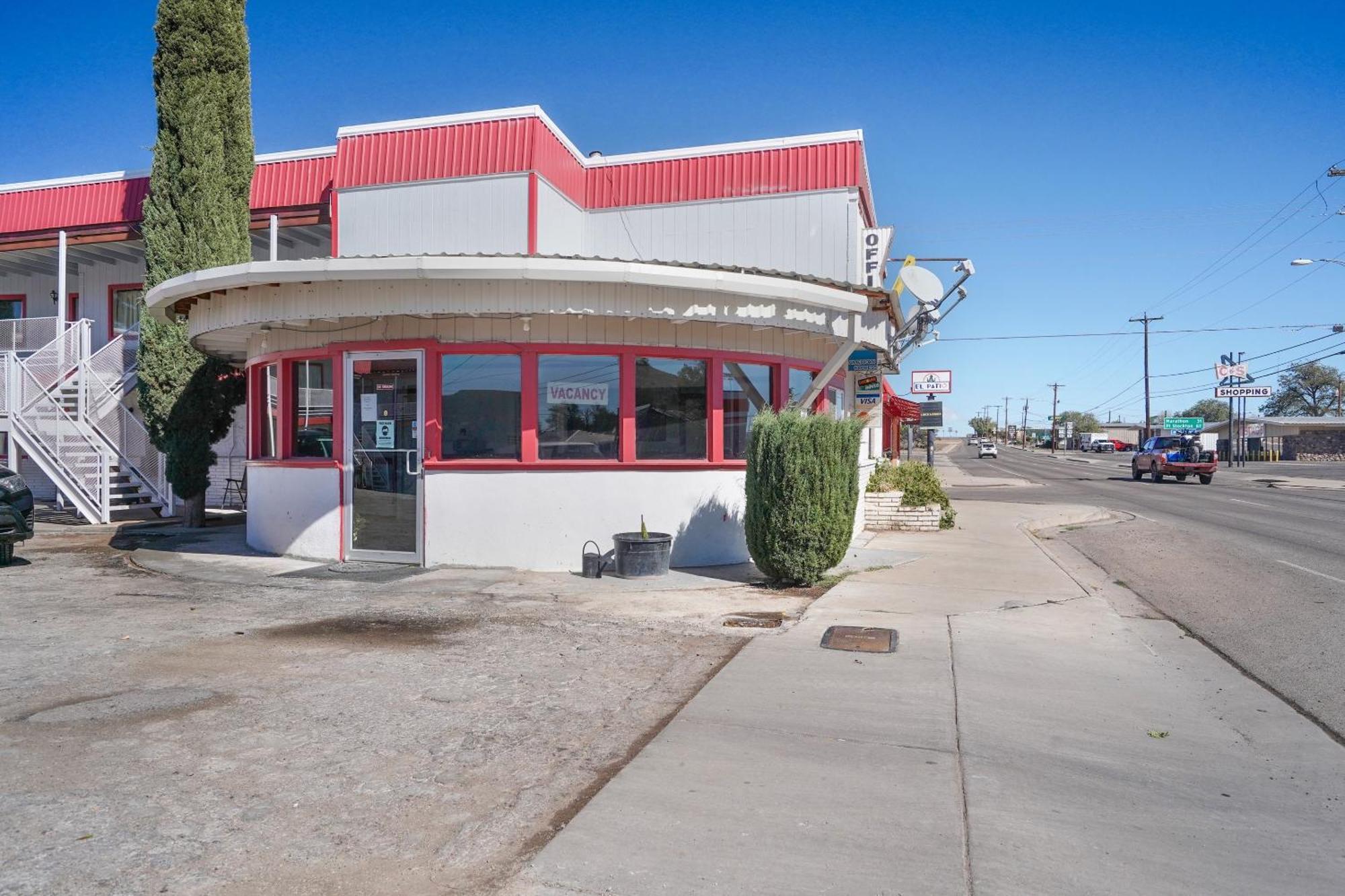Oyo Alpine Tx Near Big Bend National Park Hotell Exteriör bild