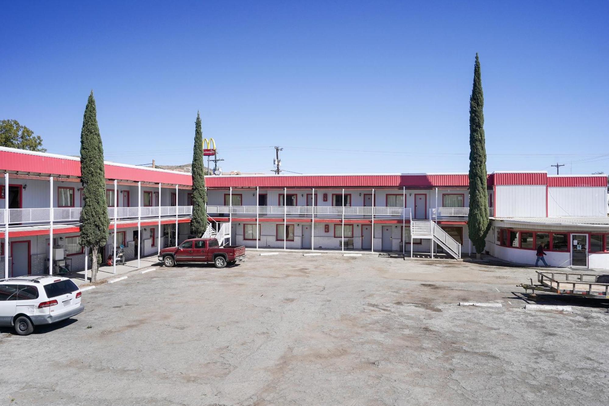 Oyo Alpine Tx Near Big Bend National Park Hotell Exteriör bild